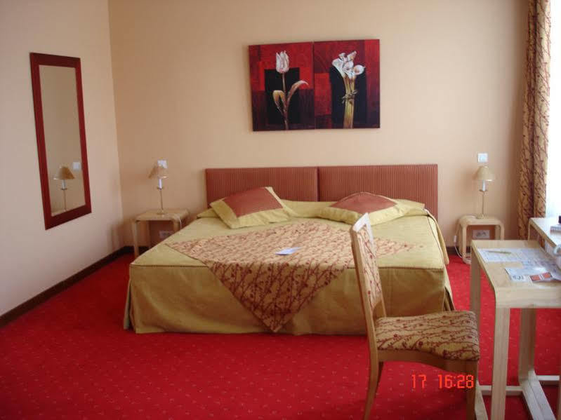Brit Hotel Essentiel Pontivy Robic Zewnętrze zdjęcie